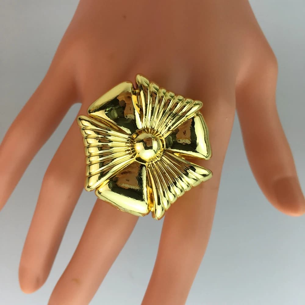 Yuminglai Anello da festa oversize alla moda Anello leggero per le donne Consegna gratuita Grande esagerazione Anello nuziale Regalo FHK19748