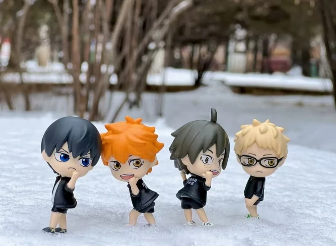 Available Japanese version of the blind box for boys volleyball Saluto Hinata and Kageyama looking back showing the uniform figure of the team
