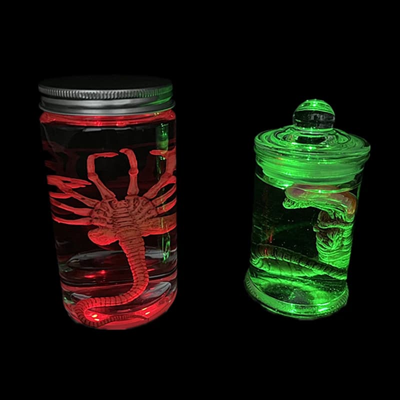 Alien Glow Jar Xenomorph Esemplare Facehugger Embrione Jar con lampada a LED Movie Prop Replica Home Decor Desktop Artigianato Decorazione