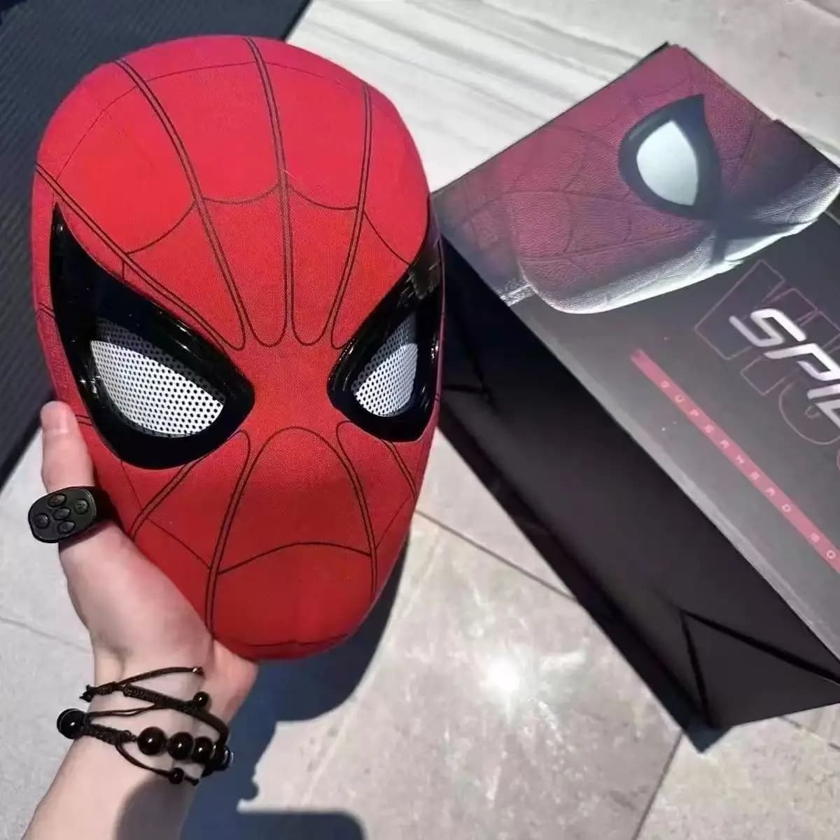 Maschera Elettronica di Spider-Man, Maschera Spiderman con Occhi Mobili, Controllo Remoto 1:1, Giocattolo Elastico per Adulti e Bambini, Regalo