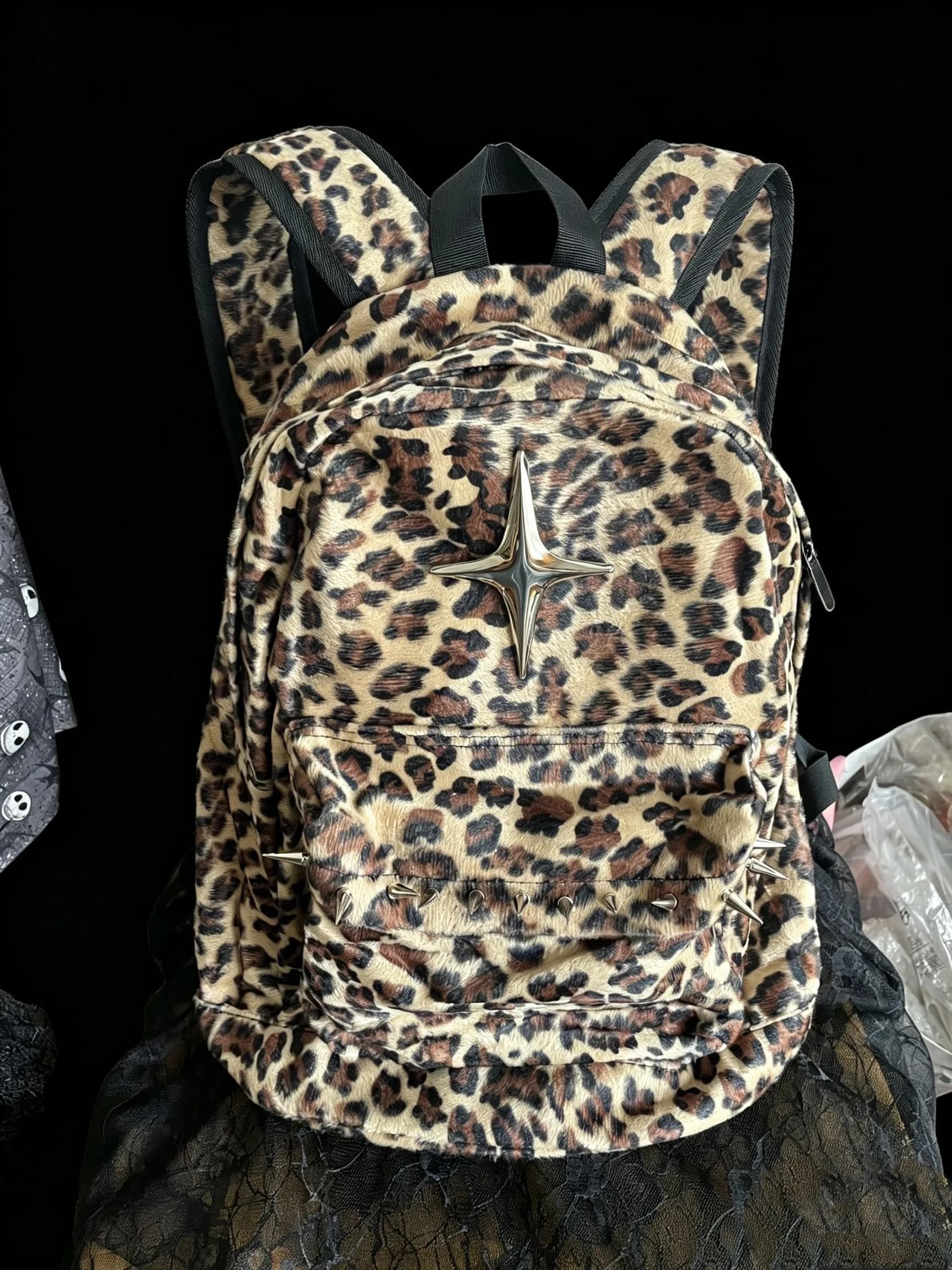 Large Capacity Leopard backpack, stylish autumn/winter shoulder bag for girl, cute and fashionable backpack design.