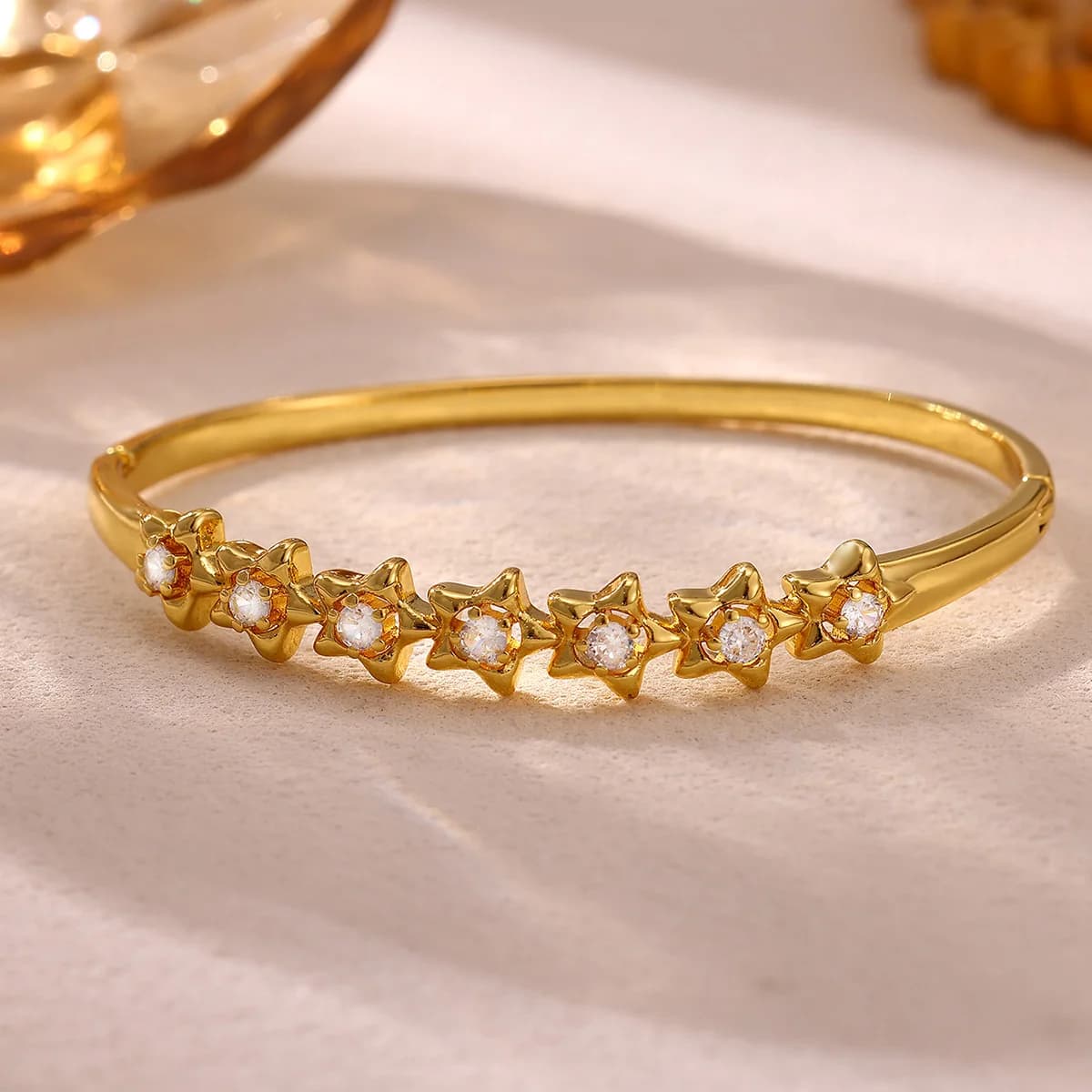 Nuovo braccialetto con zirconi a forma di stella per donna, braccialetto dal design originale color oro alla moda, gioielli quotidiani, regalo per la festa della mamma