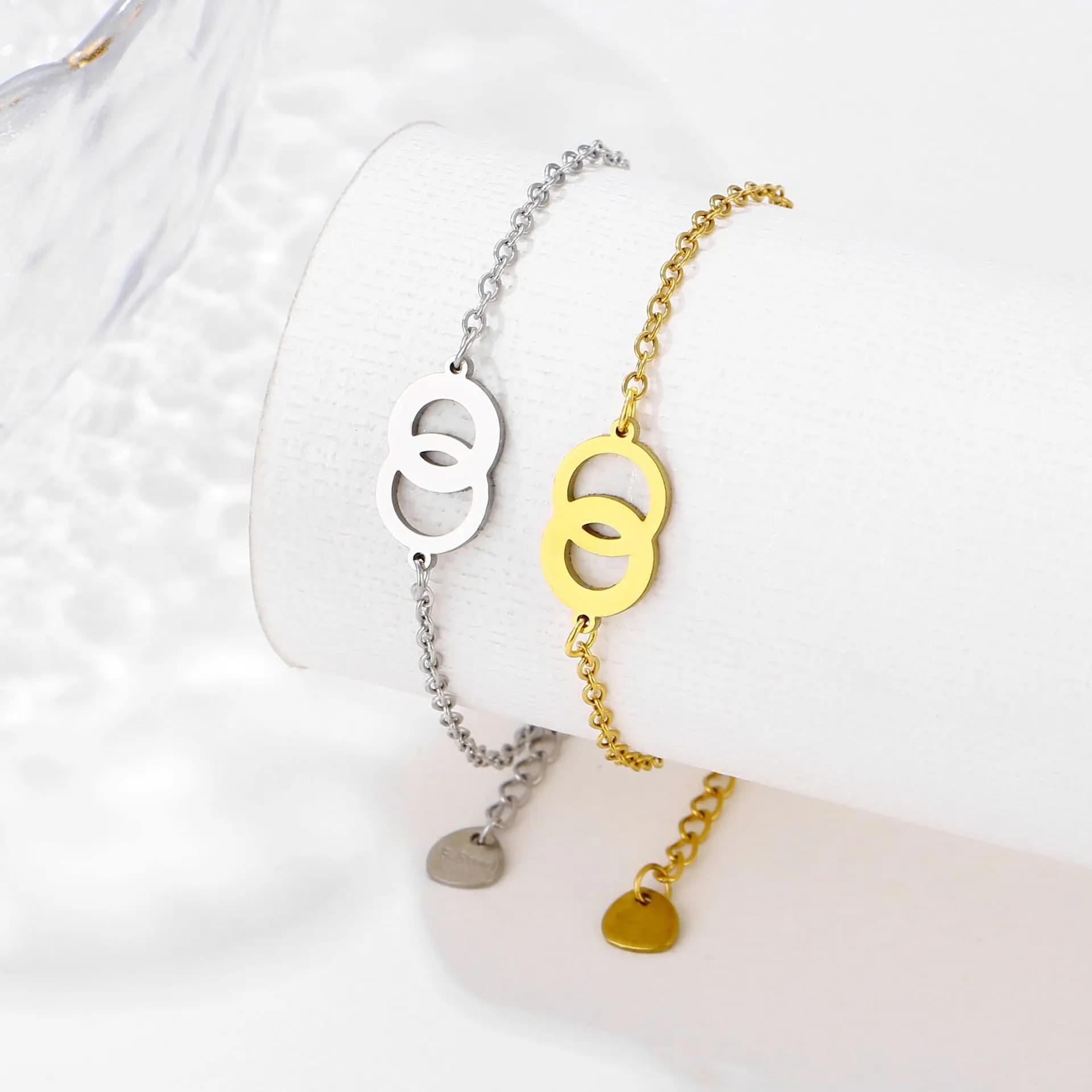 1 anello in acciaio inossidabile collegato a un braccialetto ad anello, nuovo braccialetto versatile in stile francese europeo e americano, stile lusso leggero, collana in argento con zirconi, catena minimalista per clavicola, gioielli eleganti da donna, collane alla moda per feste.