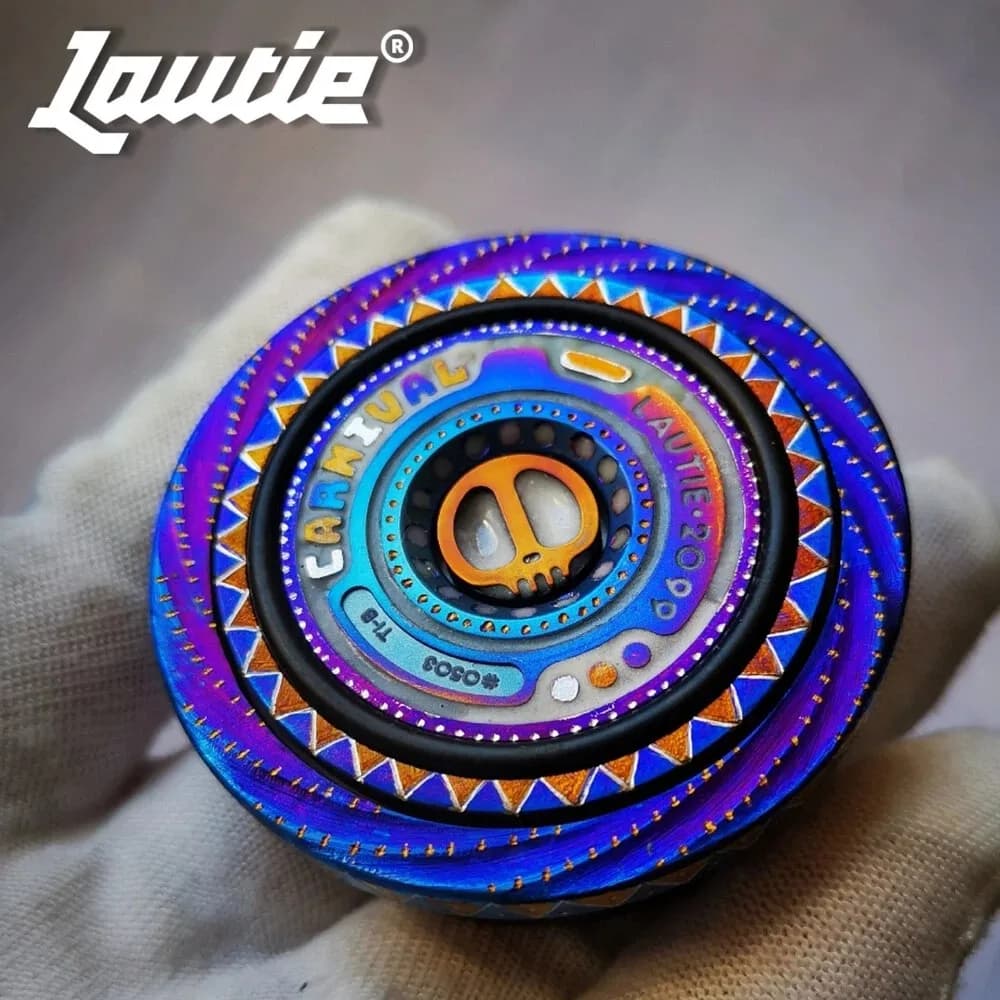 LAUTIE EDC Luminoso Intaglio A Mano Carnevale Fidget Spinner 2099 Serie Titanio Agitarsi Giocattoli Per Adulti Fidget Spinner