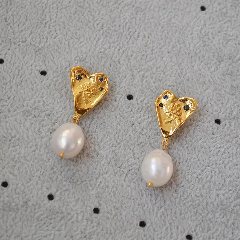 Fashion Blue Spinel Cubic Zircon Inset Retro White Freshwater Baroque Pearl Heart Drop Stud Earrings for Women Classic Jewelry
