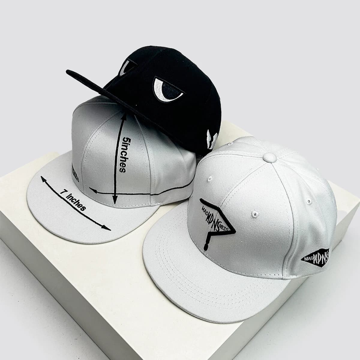 New Unisex Personal Arrow Letter Eye Embroidery Baseball Hats Sunshade FunnyVersatile Hip Hop Caps Color Block Fashion Simple