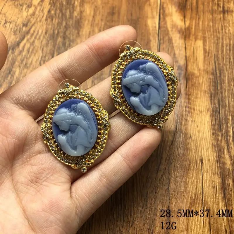 Retro portrait earrings for women diamond-encrusted fashionable personalized creative earrings, exquisite accessories