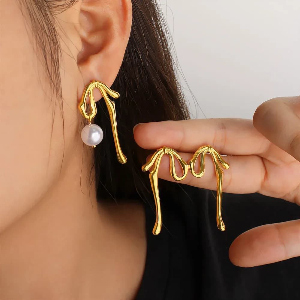 DIY accessories French vintage classic pearl pendant earrings, personalized bows, titanium steel 18K gold earrings, light luxury