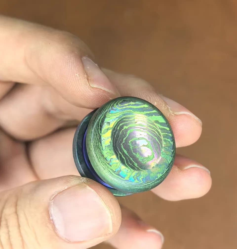 Giocattolo di decompressione fidget spinner con pulsante EDC zircuti da 24,5 mm usato