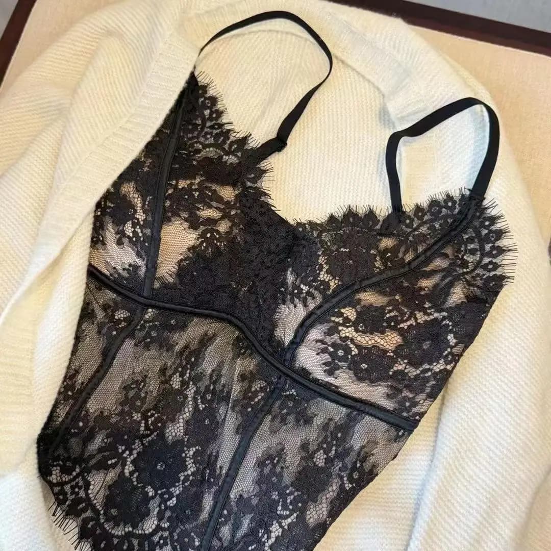 Camicetta da donna in pizzo stile francese con scollo a V profondo, schiena sexy, coppe preformate arricciate e spalline sottili