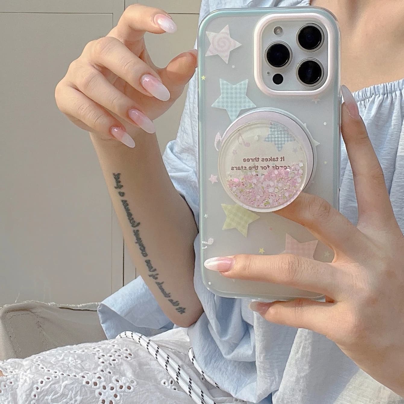 Colorful Star Design Phone Case for iPhone 16 pro 15 14 13 pro Max with Magnetic Quicksand Stand Feature Cute Cover Funda Holder