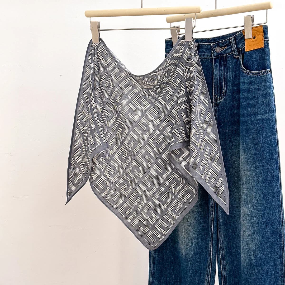 Nuova Sciarpa di Seta Triangolare di Lusso con Stampa, Bufanda Hijab da Donna, Stola con Decorazione in Nastro di Raso, Echarpe Pashmina Poncho Multifunzionale