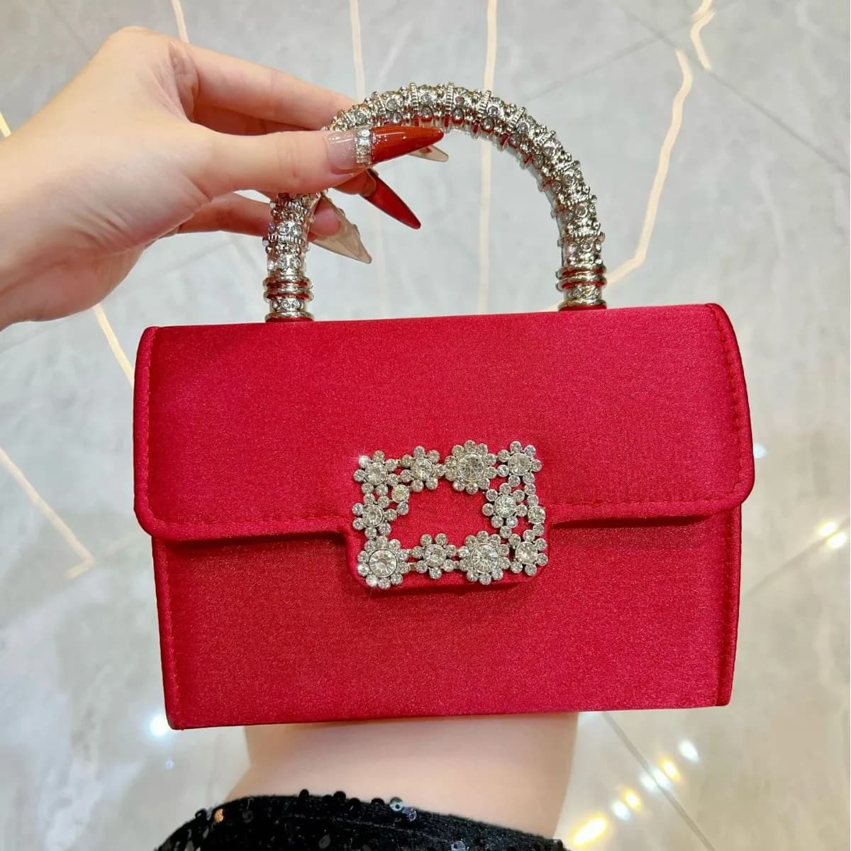 Borsa da donna tempestata di diamanti, borsa a tracolla Xiaoxiangfeng, borsa alla moda di lusso leggero di alta gamma, borsa versatile per la cena