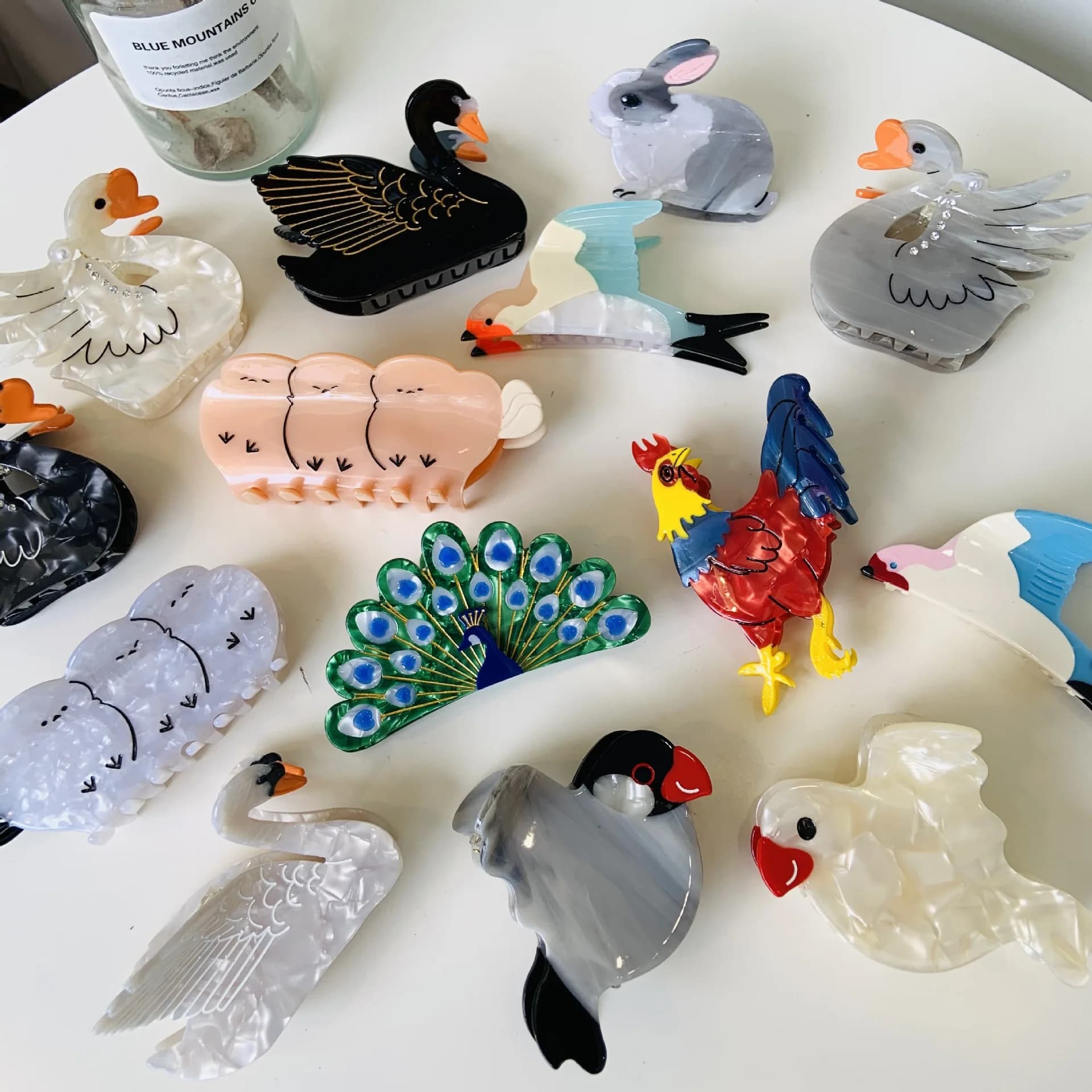 Woman hair clip in vinegar, with bird-shaped design, black swan, parrot with leopard print, shark, simple, fun and fashionable