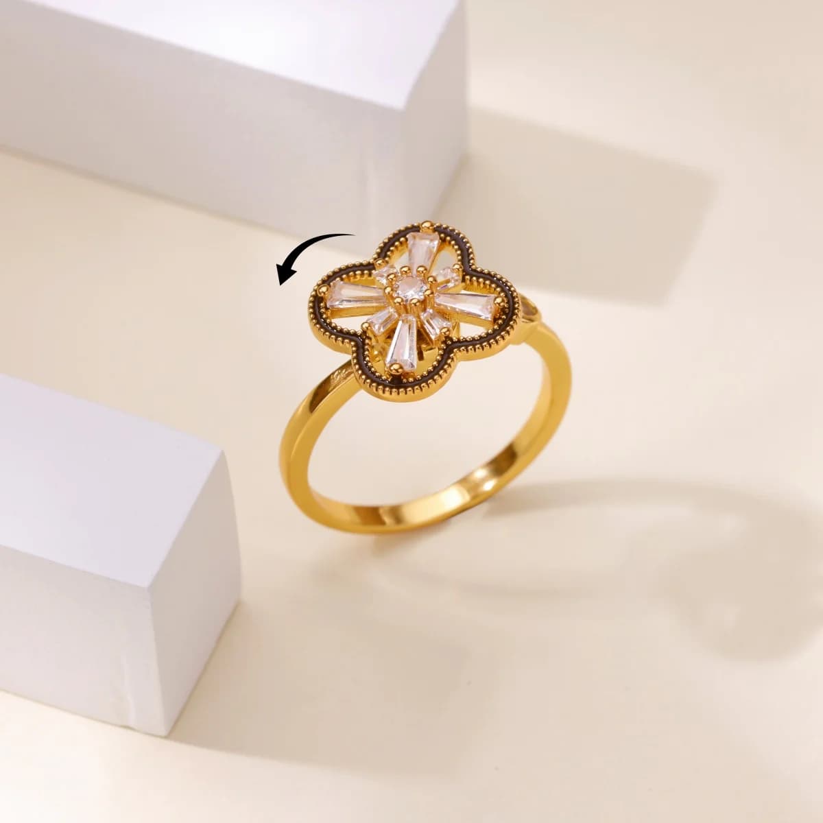 Anelli rotanti eleganti e alla moda con quadrifoglio per le donne Anelli con zirconi per alleviare l'ansia in rame color oro Gioielli per coppie
