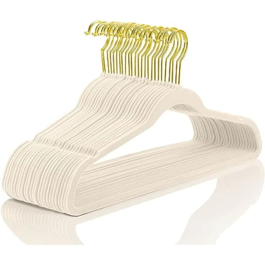 Appendiabiti in Velluto Premium - Set Robusto Antiscivolo Slimline - Appendiabiti in Velluto Avorio con Ganci Dorati, Salvaspazio