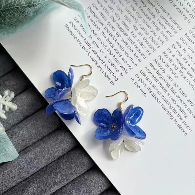 Orecchini Pendenti Serie Ortensie Unici in Resina Epossidica con Fiori Naturali di Ortensia, Eleganti Orecchini con Fiori Essiccati, Confezione Personalizzata