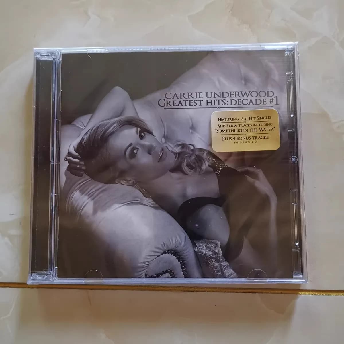 Carrie Underwood Greatest Hits: Decade # 1 – Collezione di musica con tracce bonus di singoli femminili country pop che hanno fatto il successo