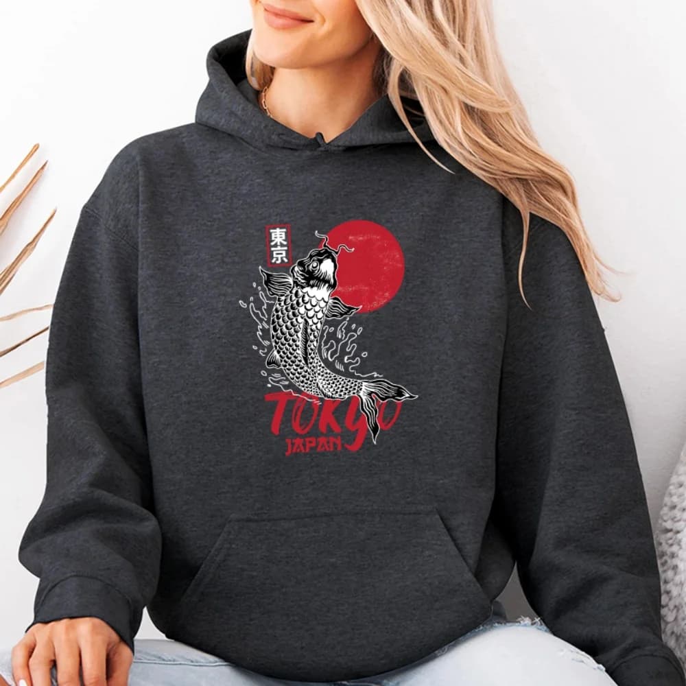 Patch Termoadesiva con Stampa a Trasferimento Termico di Carpa Nera Koi di Tokyo Giappone con Sole Rosso e Testo, per Abbigliamento Uomo Donna, T-shirt, Zaino, Fai da Te