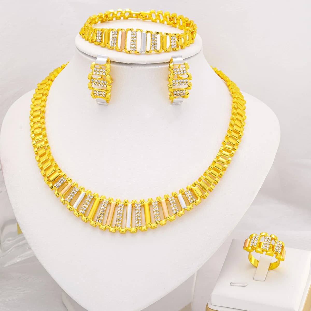 Set di Gioielli Placcati in Oro 24k Stile Dubai per Donne, Collana, Orecchini, Anello, Bracciale con Cristalli, Gioielli Africani da Matrimonio
