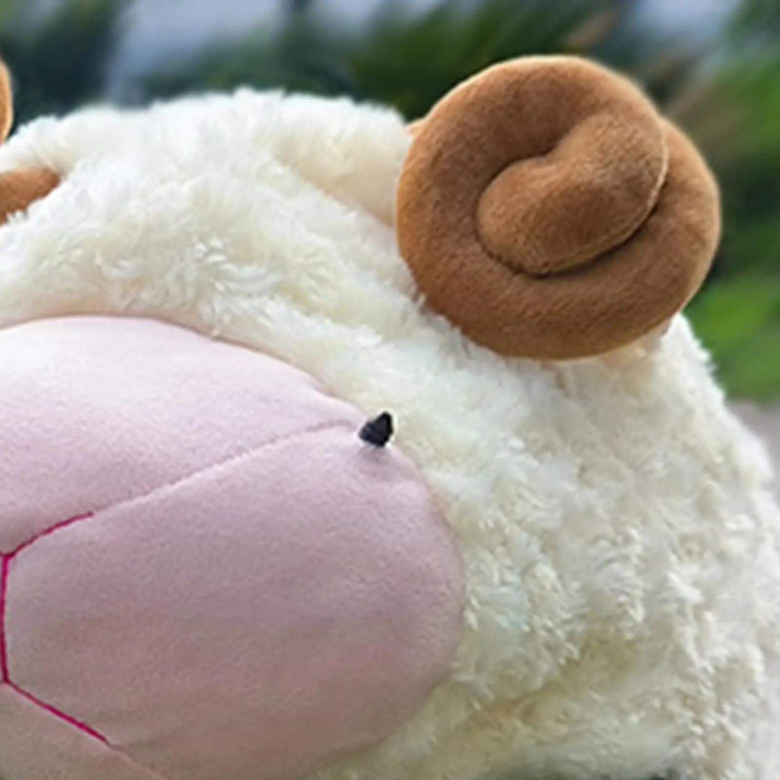 Copricasco per moto in peluche di pecora Accessori per moto carini Facile da installare Aumenta la divertente copertura per casco universale