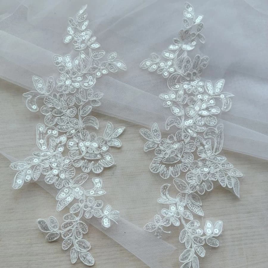1 Pair White Black Flower Embroidery Patch Fabric Sequin Applique For Garment Wedding Dress Accessories DIY Sewing Repair