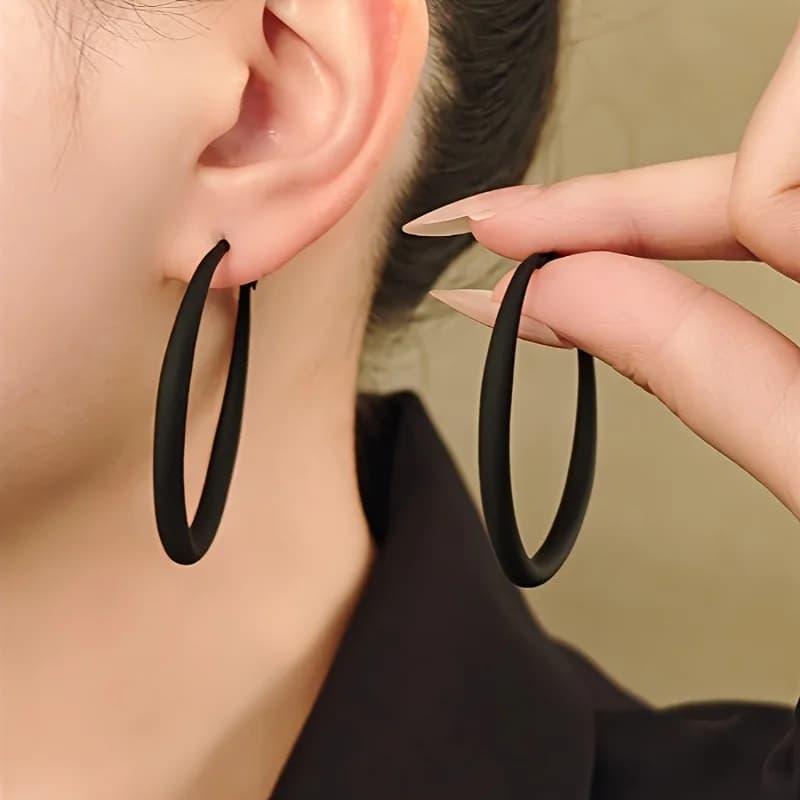 1 Pair of Minimalist Style Women's Large Circle Black Color Ring Earrings Light Luxurious Style Elegant Women's Fashion Earrings