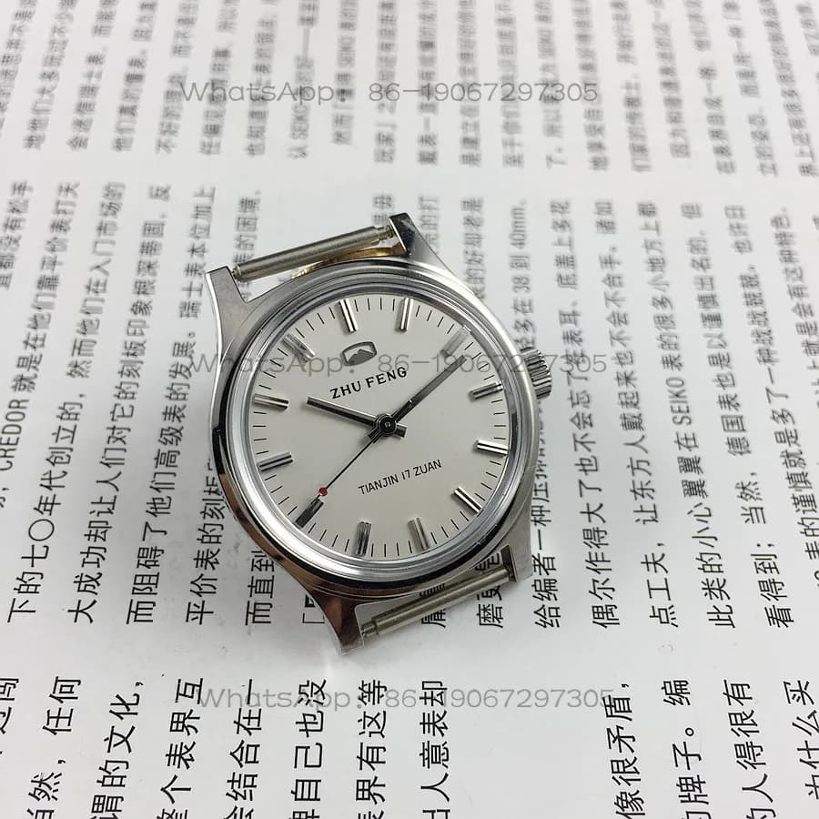 Orologio meccanico manuale originale, di medie dimensioni, interamente in acciaio, marca Tianjin Everest, diametro 32 mm, cinturino in omaggio.