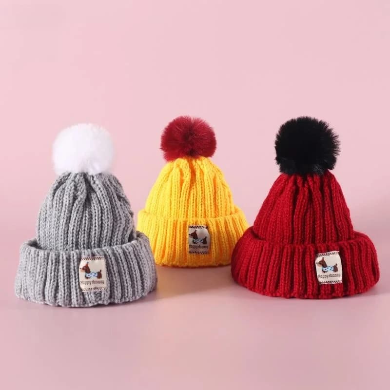 Cappello Invernale Lavorato a Maglia per Cani, Copricapo Antivento con Orecchie Scoperte, Fascia per Gatti alla Moda, Accessorio Autunno Inverno con Pompon in Pelliccia per Animali Domestici