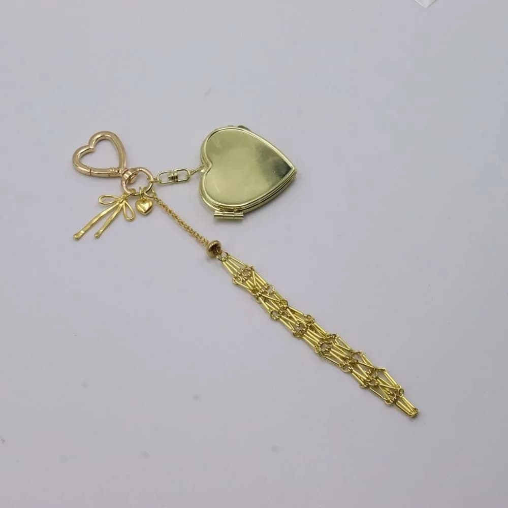 Keychain with mini portable network bag for lipstick, perforated metal, light and creative, with lipstick case and key ring