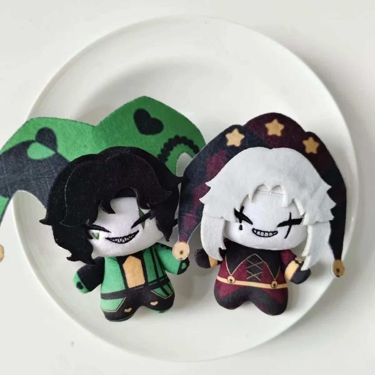 【Freak Circus】 Bambola in cotone da 10 cm con attributo Harlequin Pierrot, bambola originale con supporto periferico
