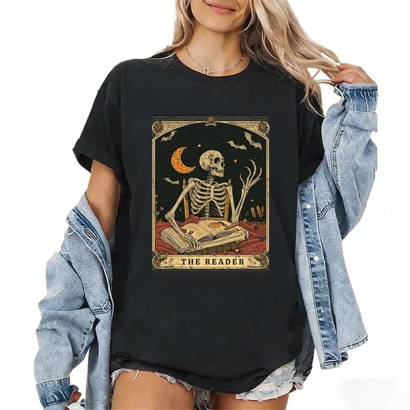 T-shirt Oversize da Donna con Stampa Scheletri e Carte dei Tarocchi, Maglietta SNB con Scheletri e Ossa, Maglietta con Teschio e Ossa, Maglietta con Motivo Divertente