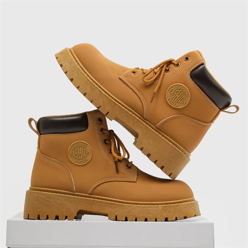 Stivali alti da uomo 2025 Scarpe casual da moto da esterno gialle di nuova moda Stivali antiscivolo resistenti all'usura per uomo