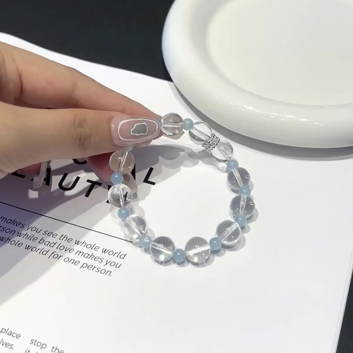 Cristallo bianco di semi di ghiaccio cinese stile fresco estivo con design di perline distanziatrici acquamarina