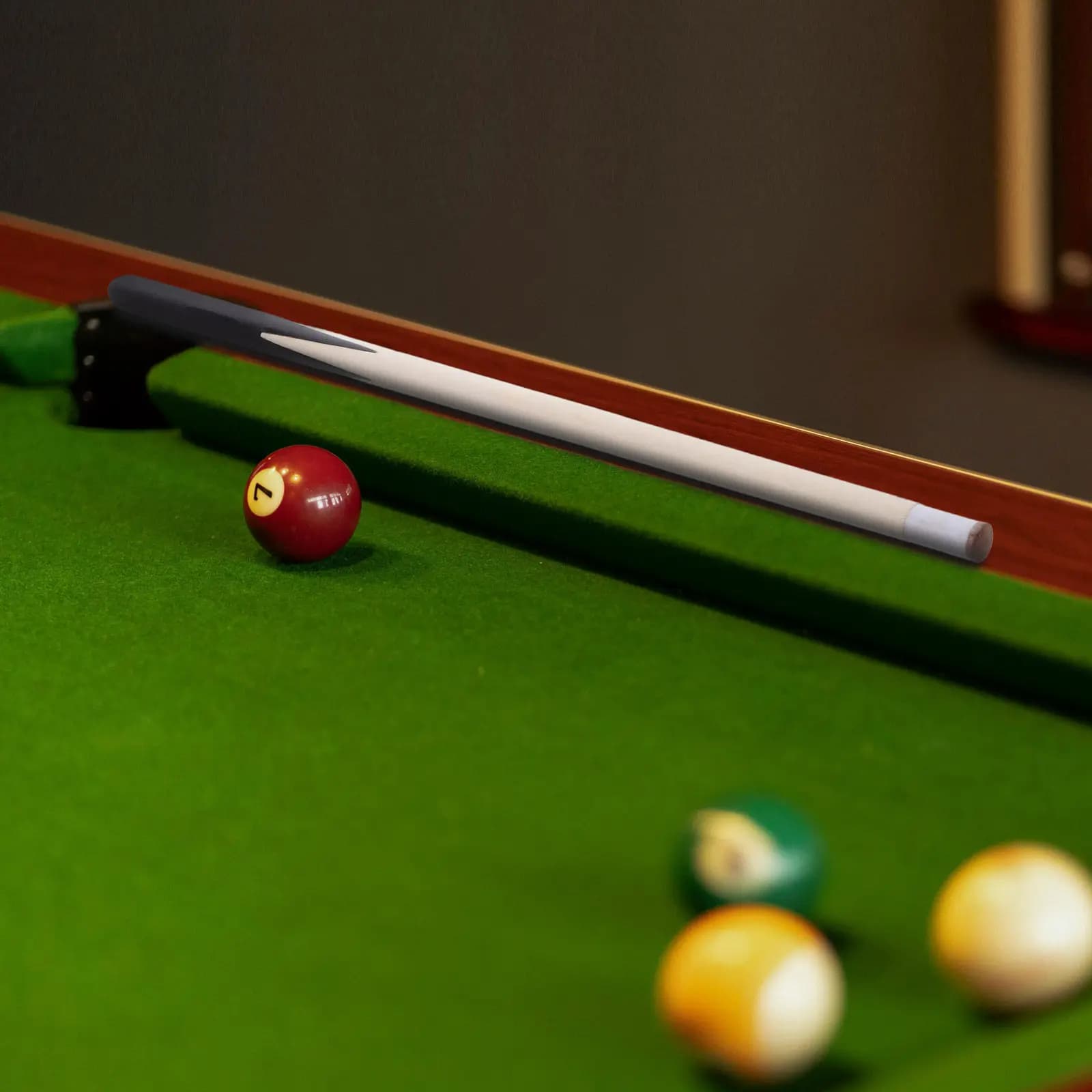 2Pcs Short Pool Cue Wooden Mini Billiard Stick Compact Lightweight Easy Use Smooth Ball Control Portable for Tight Spaces
