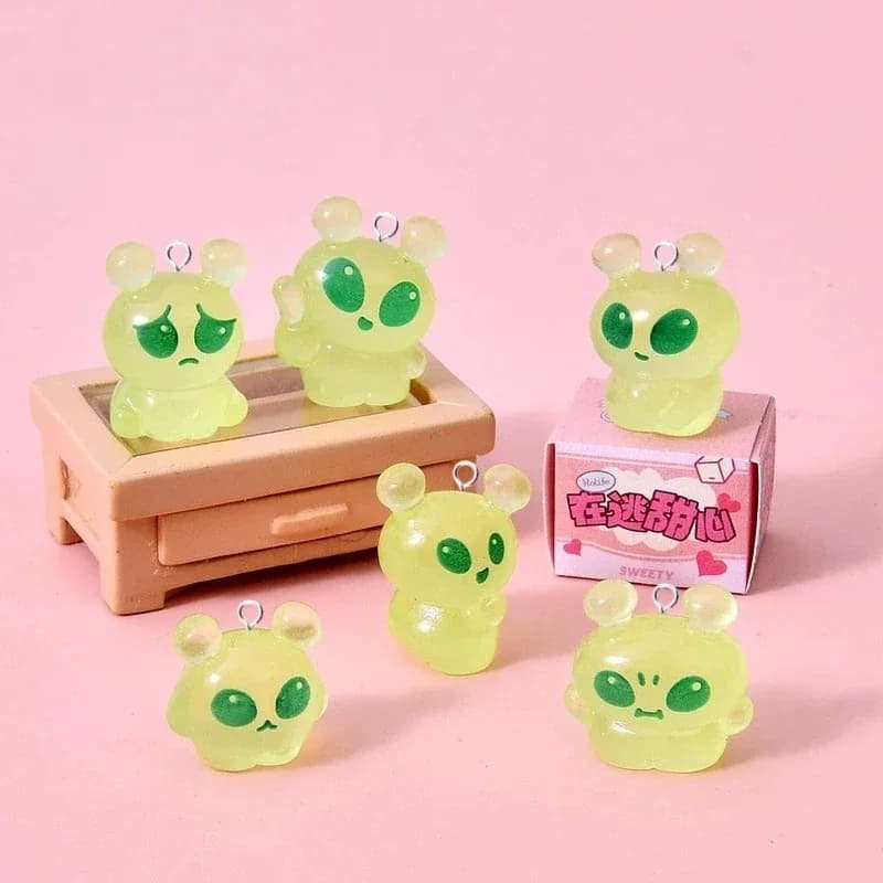 10Pcs Luminous Mini Green Alien Resin Charms Kawaii Flatback Pendants DIY Jewelry Findings For Earrings Making