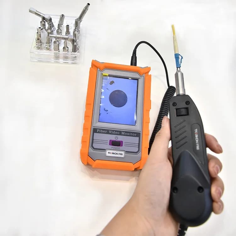 Strumento di ispezione in fibra ottica FTTX Sonda di ispezione in fibra ottica 400 volte FVM100 con display per microscopio in fibra con schermo da 3,5 pollici