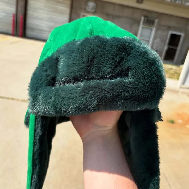 Nuovo Cappello Lei Feng in Velluto per Autunno e Inverno, Design Caldo con Lettere Ricamate, Cappello in Pelliccia con Protezione per le Orecchie per Uomini e Donne