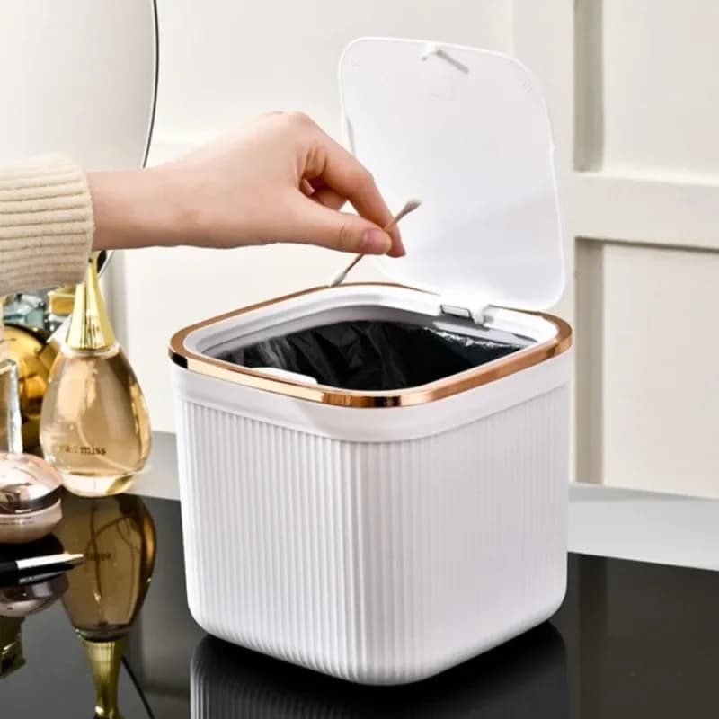 Mini pattumiera quadrata da 3 litri, elegante cestino per rifiuti a costine con accenti dorati, bidone da tavolo in plastica, bagno, uso domestico