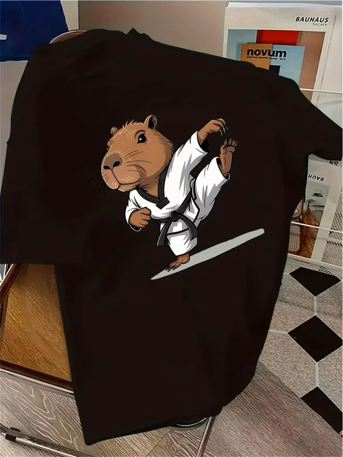 T-shirt Capybara Karate Gi-like - Top rosa da allenamento per arti marziali con camicia estiva a maniche corte con logo Capybara