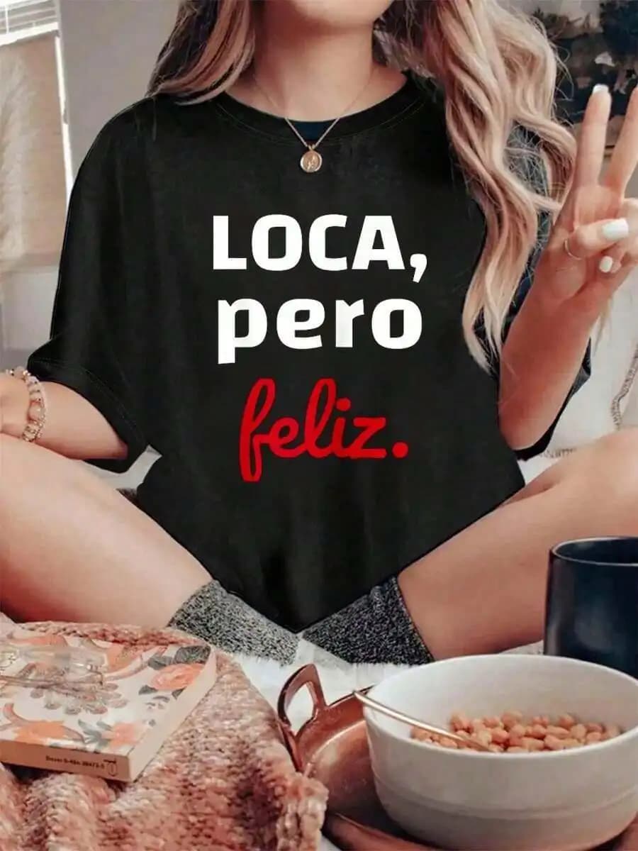 T-shirt oversize con slogan spagnolo Loca Pero Feliz, t-shirt grafica casual da donna