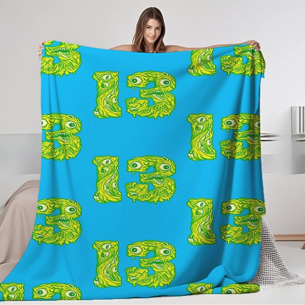 Flannel cover for all seasons ugly 13 classic European model bedspread not faded resistant to pills Covers not scattered