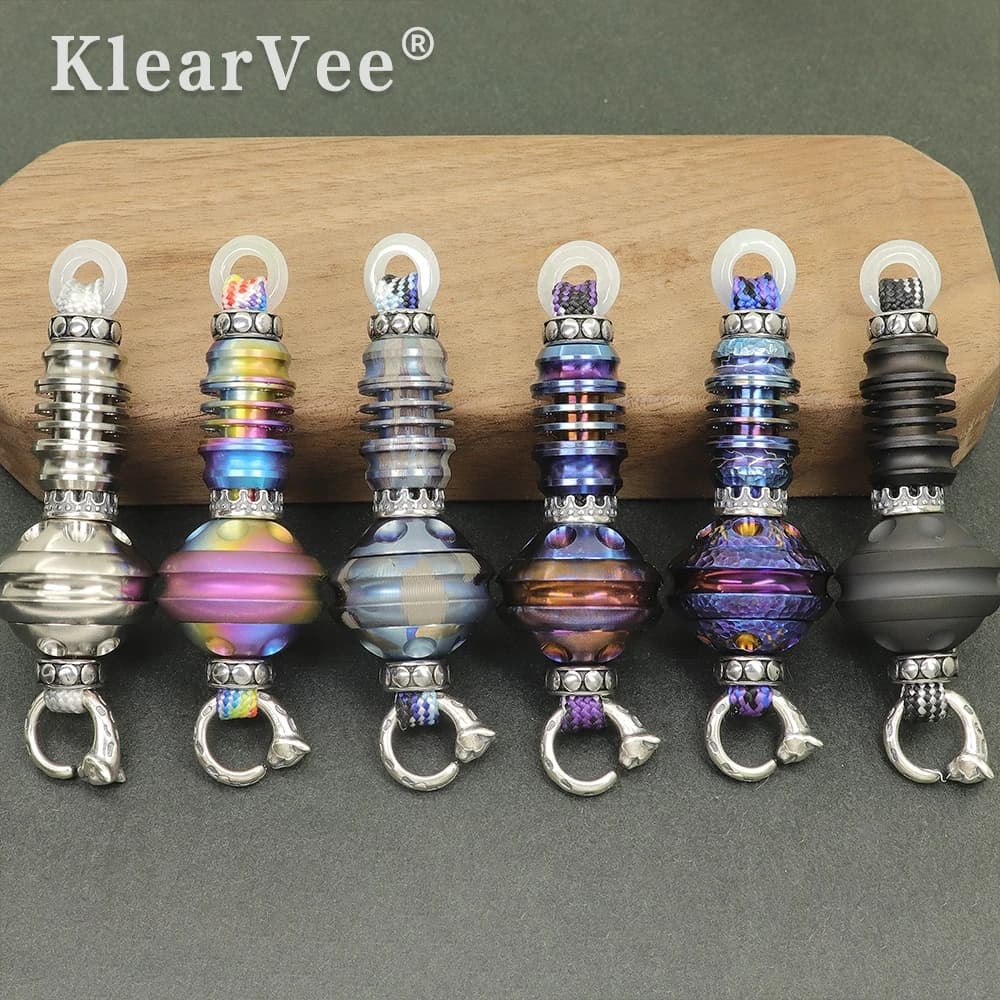 KlearVee Planet Flying Saucer Lega di titanio Fidget Spinner con apertura da 3 mm Accessorio portachiavi con pendente in paracord intrecciato a mano