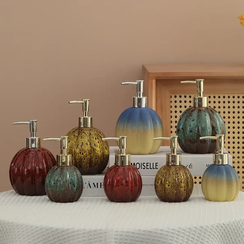 Dispenser di Sapone a Forma di Zucca in Ceramica, Bottiglia per Disinfettante Mani, Shampoo e Gel Doccia con Sistema di Pressione e Erogazione, Decorazione