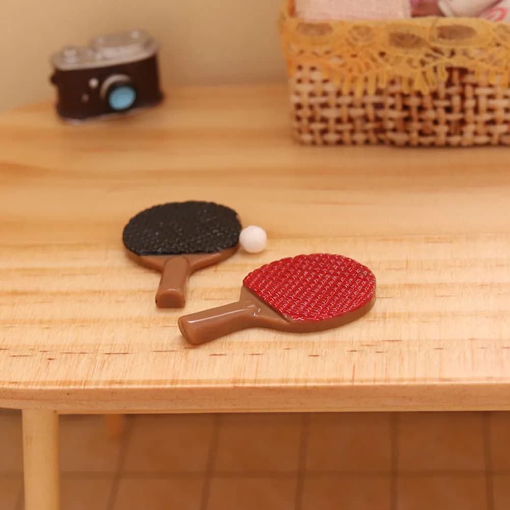 2 Set di Mini Racchette da Ping Pong, Attrezzatura Sportiva Realistica in Miniatura per Decorazione Casa delle Bambole e Accessori Fotografici