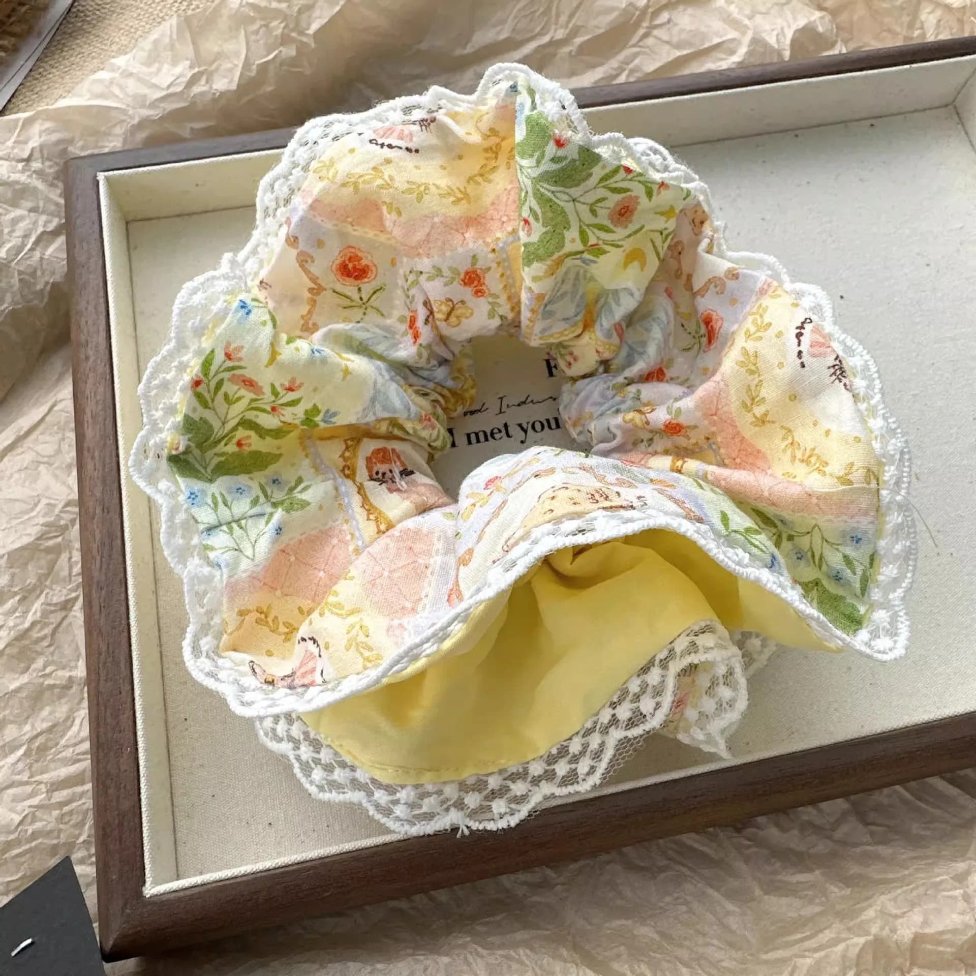 Springtime oil painting floral lace-trimmed hair tie, Korean style sweet and elegant scrunchie, super fairy-like hair accessory