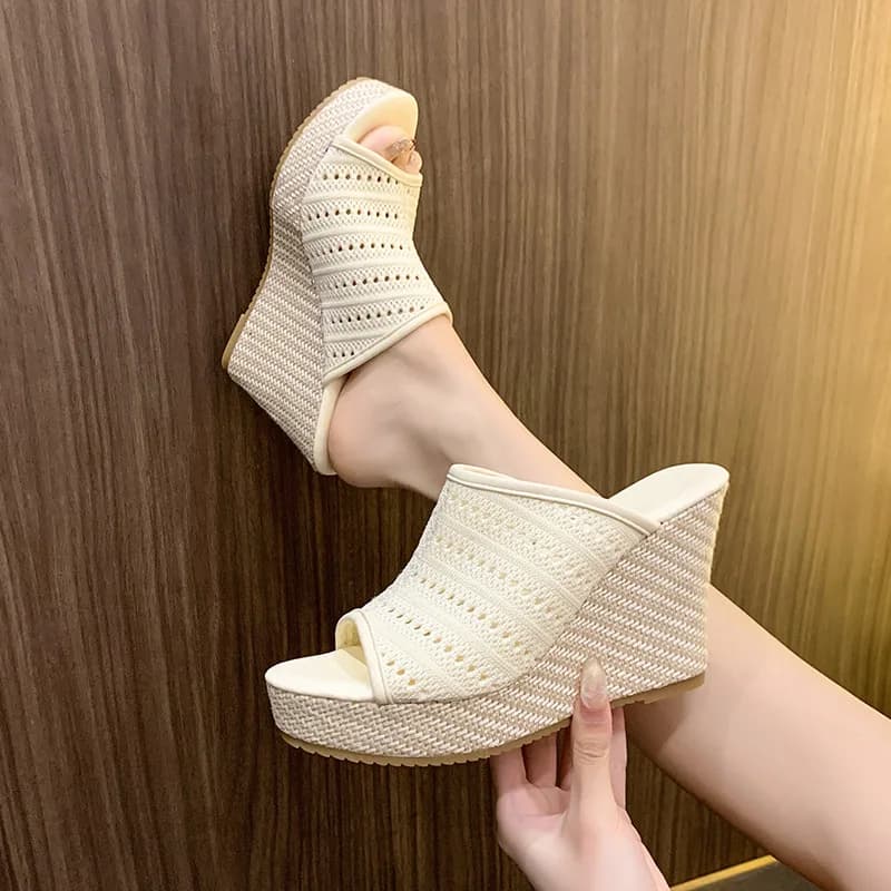 Bellissimi sandali e pantofole Abbigliamento estivo da donna Piattaforma impermeabile in paglia con suola spessa Scarpe con zeppa e tacco alto