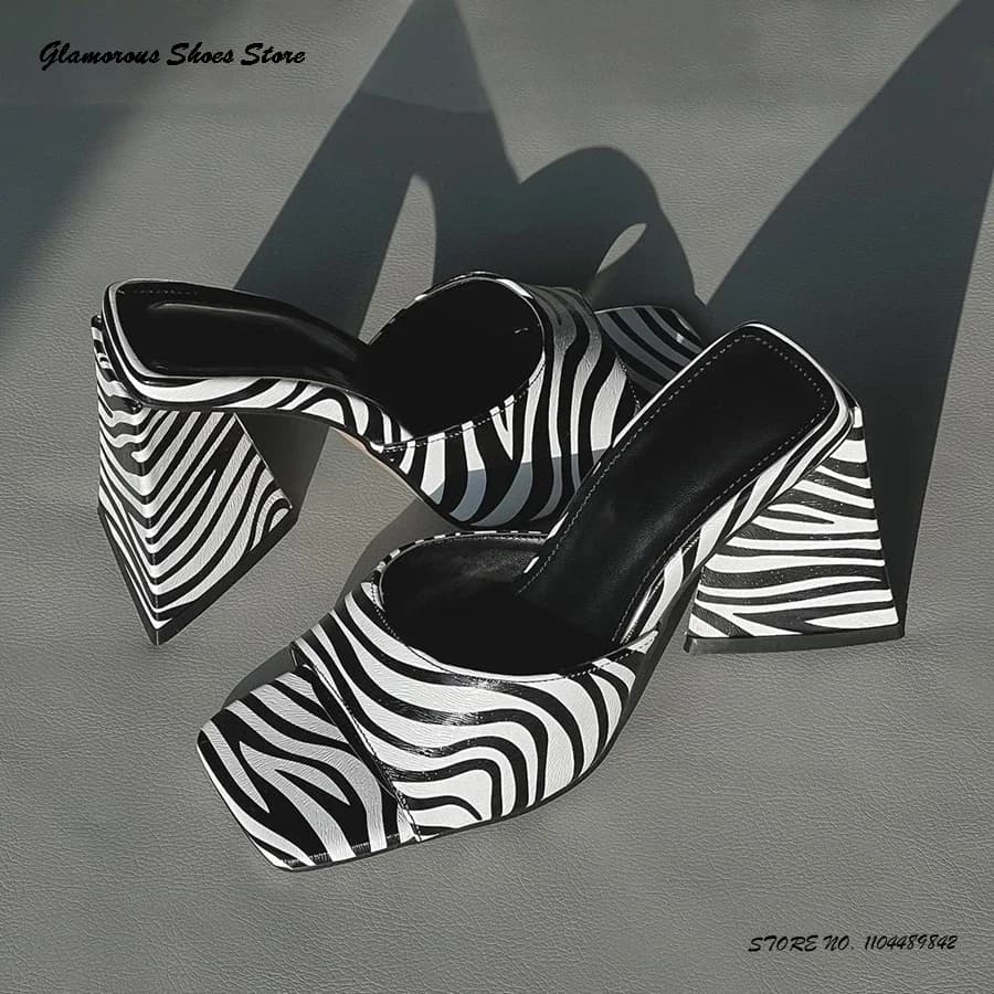 Ciabatte in pelle con tacco alto con stampa zebrata Elegante punta aperta quadrata Scarpe con tacco stile strano Abito estivo streetwear Pantofole moderne