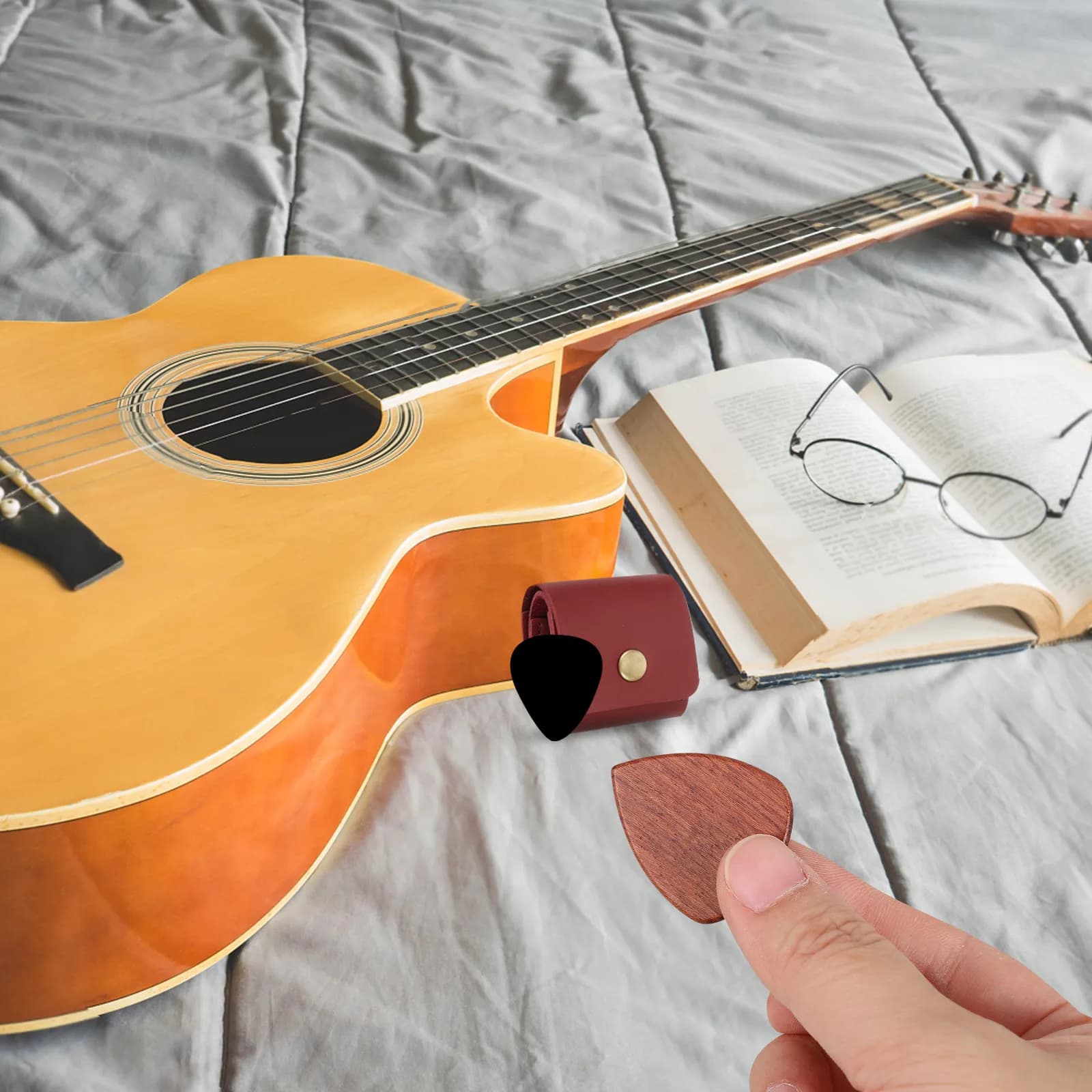 PU Guitar Pick Holder Case Compatible with Acoustic Electric Bass Guitar Picks Storage Portable Plectrum Organizer