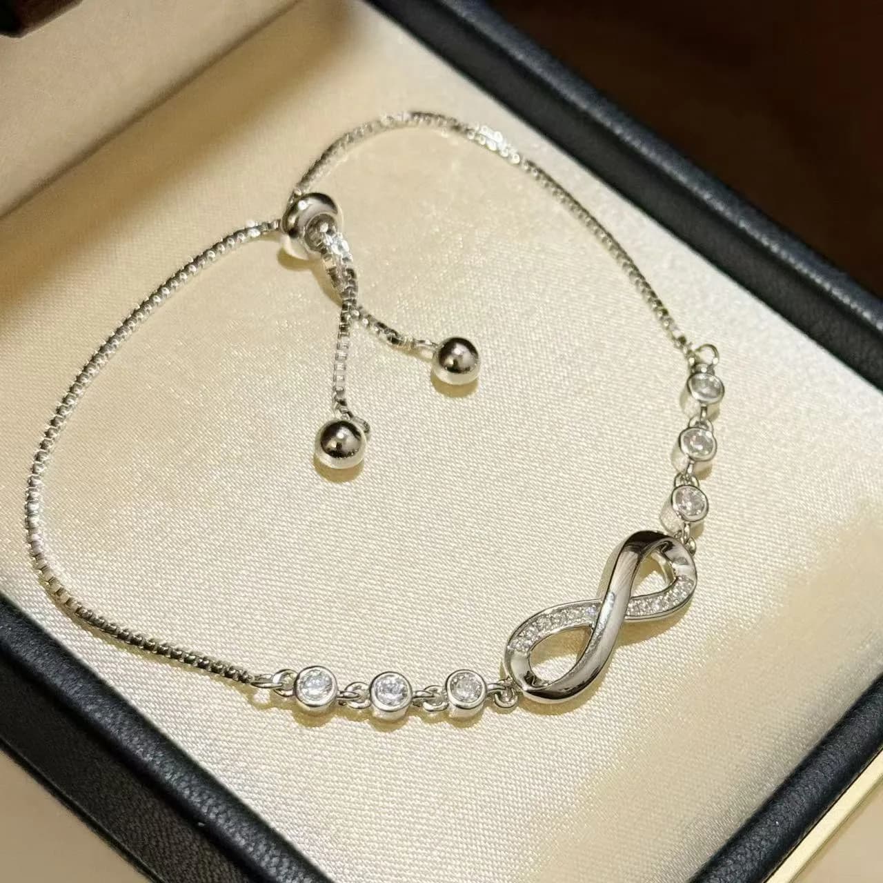 Bracciale S925 di gioielli classici di marca di moda 2025 con regalo per feste di design a catena squisita di lusso di fascia alta a pois a forma di 8